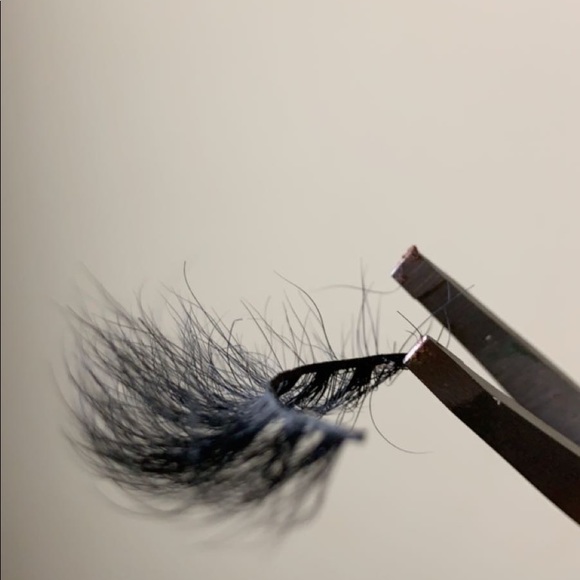 3d Faux Mink Winks (Lashes) - Picture 2 of 7